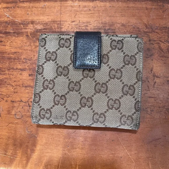 Authentic Gucci Compact GG Bifold Canvas Wallet - Picture 4 of 13